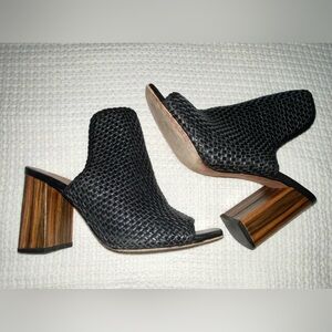 BCBG MAXAZRIA Women’s FABIANNA Black Woven Leather Mule Shoes Heels 8.5 B (38.5)